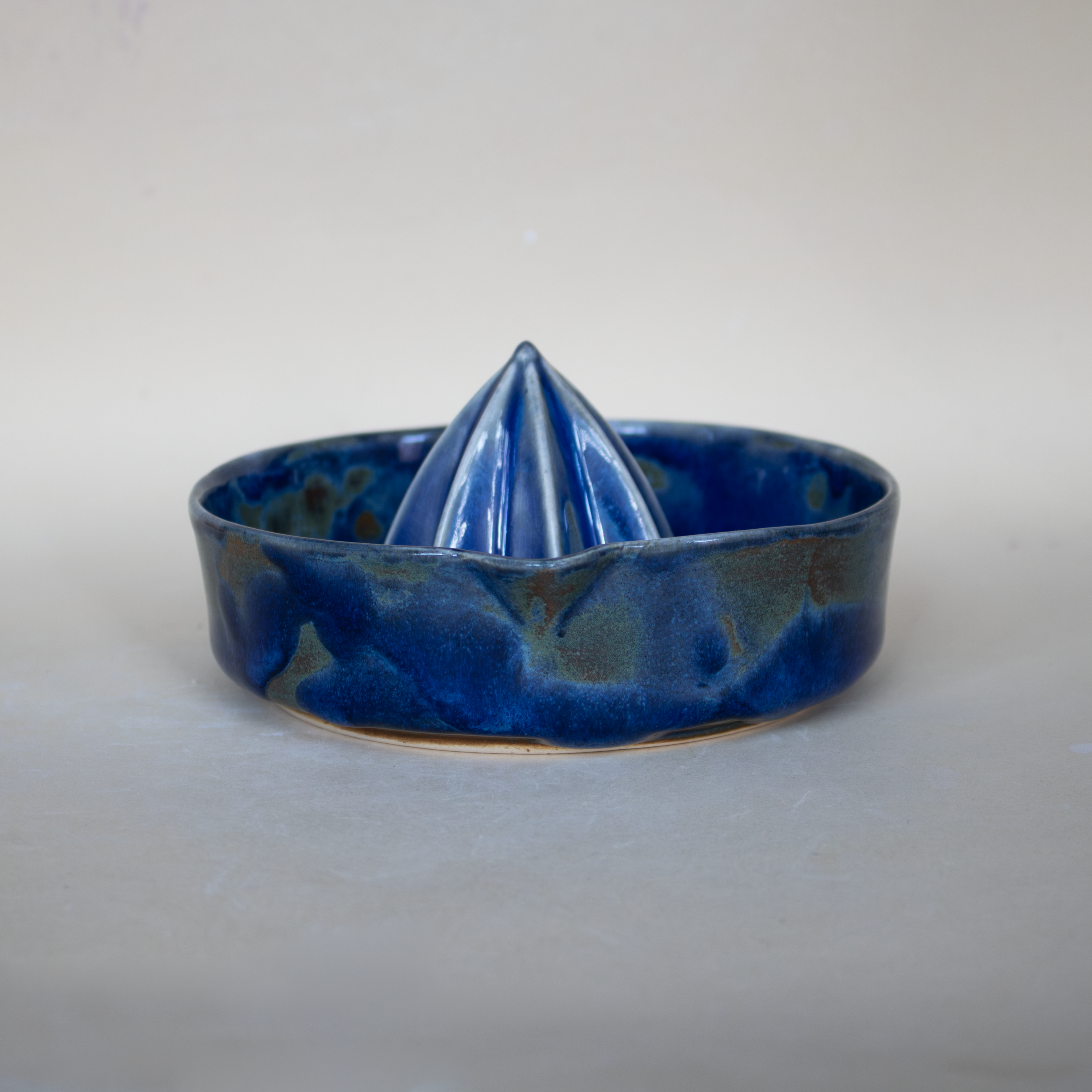 el yapımı efektli mavi porselen limon sıkacağı