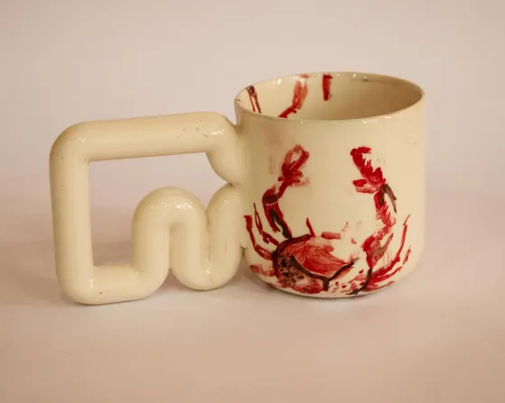 Yengeç el yapımı porselen kupa