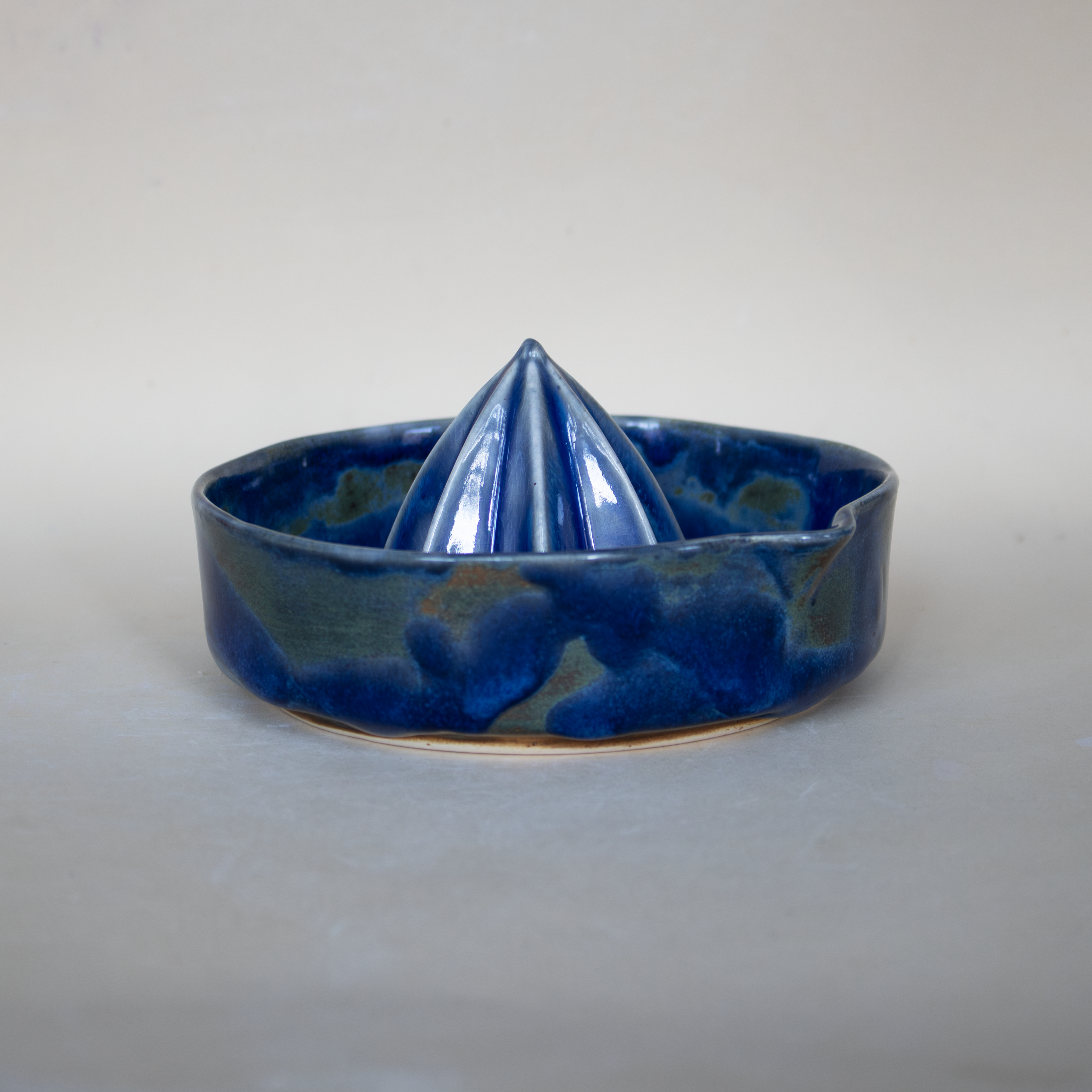 el yapımı efektli mavi porselen limon sıkacağı