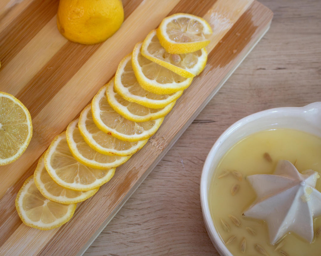 El yapımı mat bebek mavisi porselen limon sıkacağı