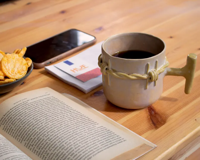 Pastel dikenli stoneware Kupa