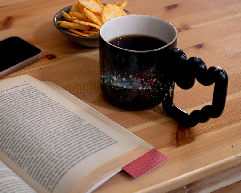 Samanyolu desenli el yapımı porselen kupa