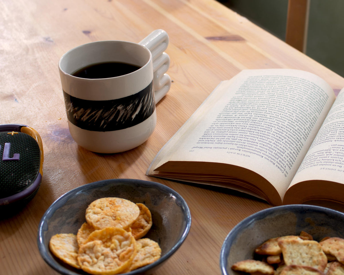 Hand-painted black ink pattern porcelain mug with zigzag handle by HUE Atelier – photo 8