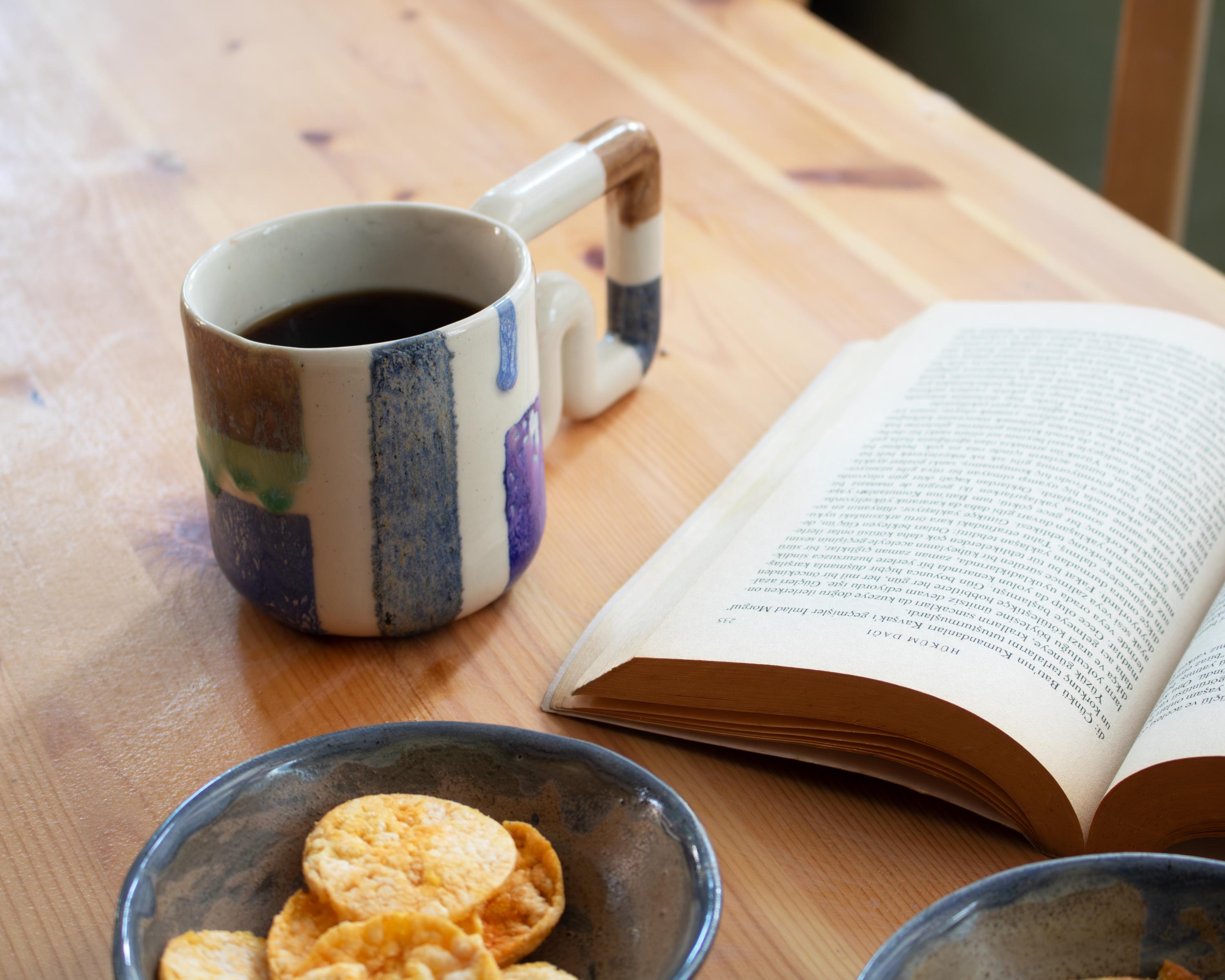 Rengarenk blok desenli porselen kupa