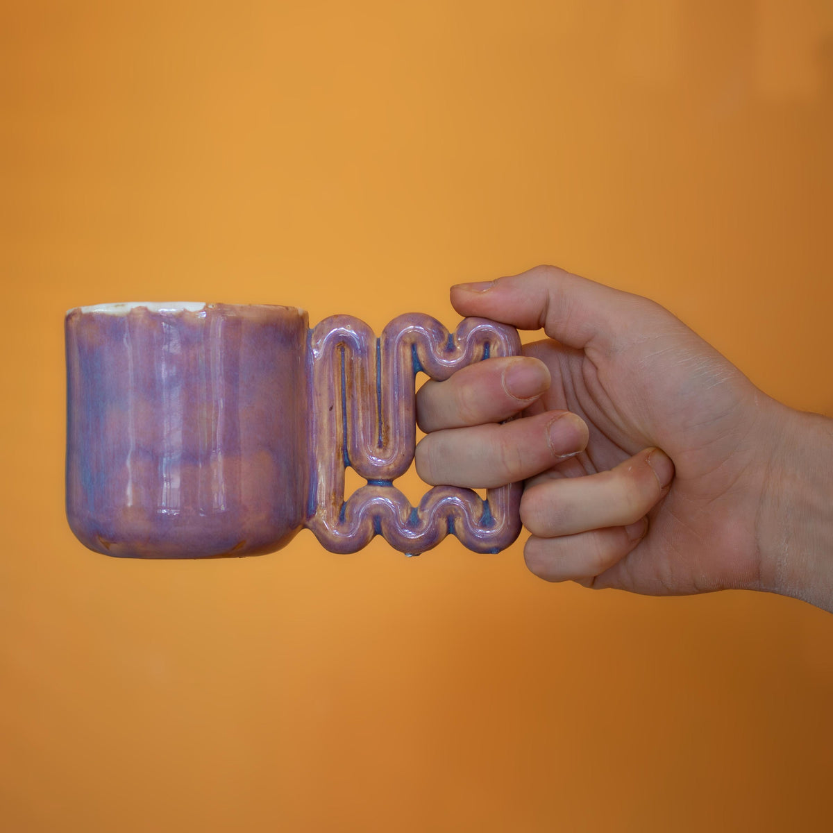 Copper pink porcelain mug with square zigzag handle by HUE Atelier – photo 10