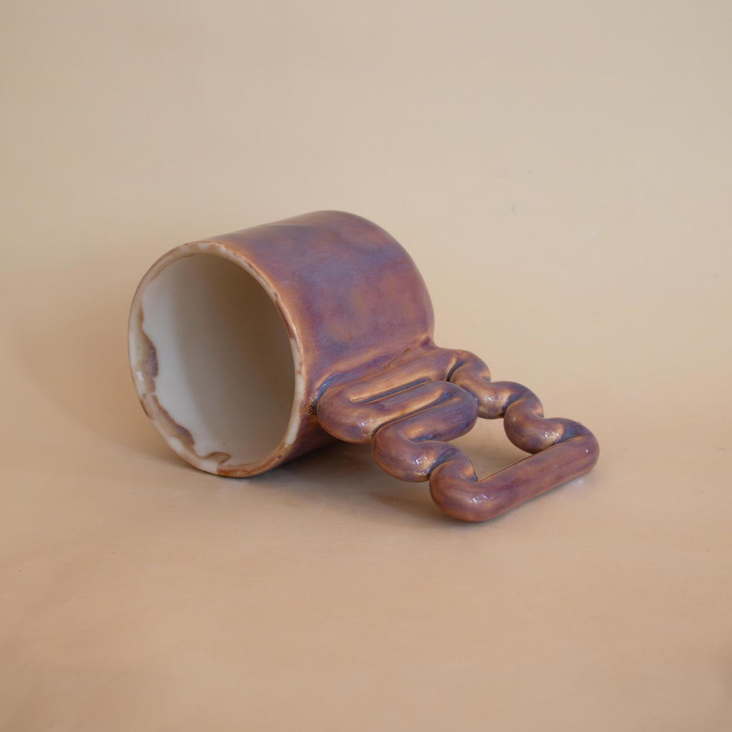 Copper pink porcelain mug with square zigzag handle by HUE Atelier – photo 9
