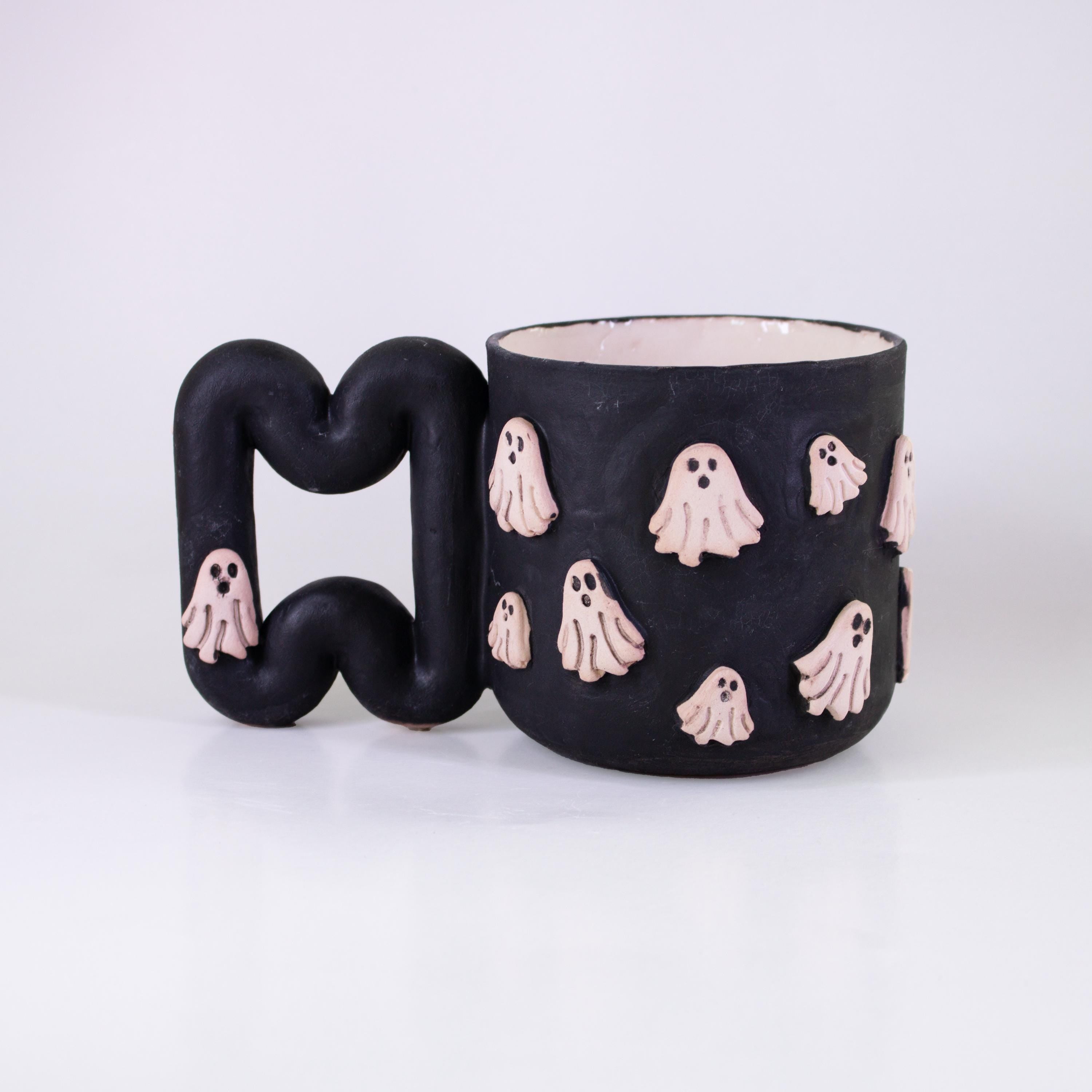 Mini hayaletli mat siyah el yapımı porselen kupa