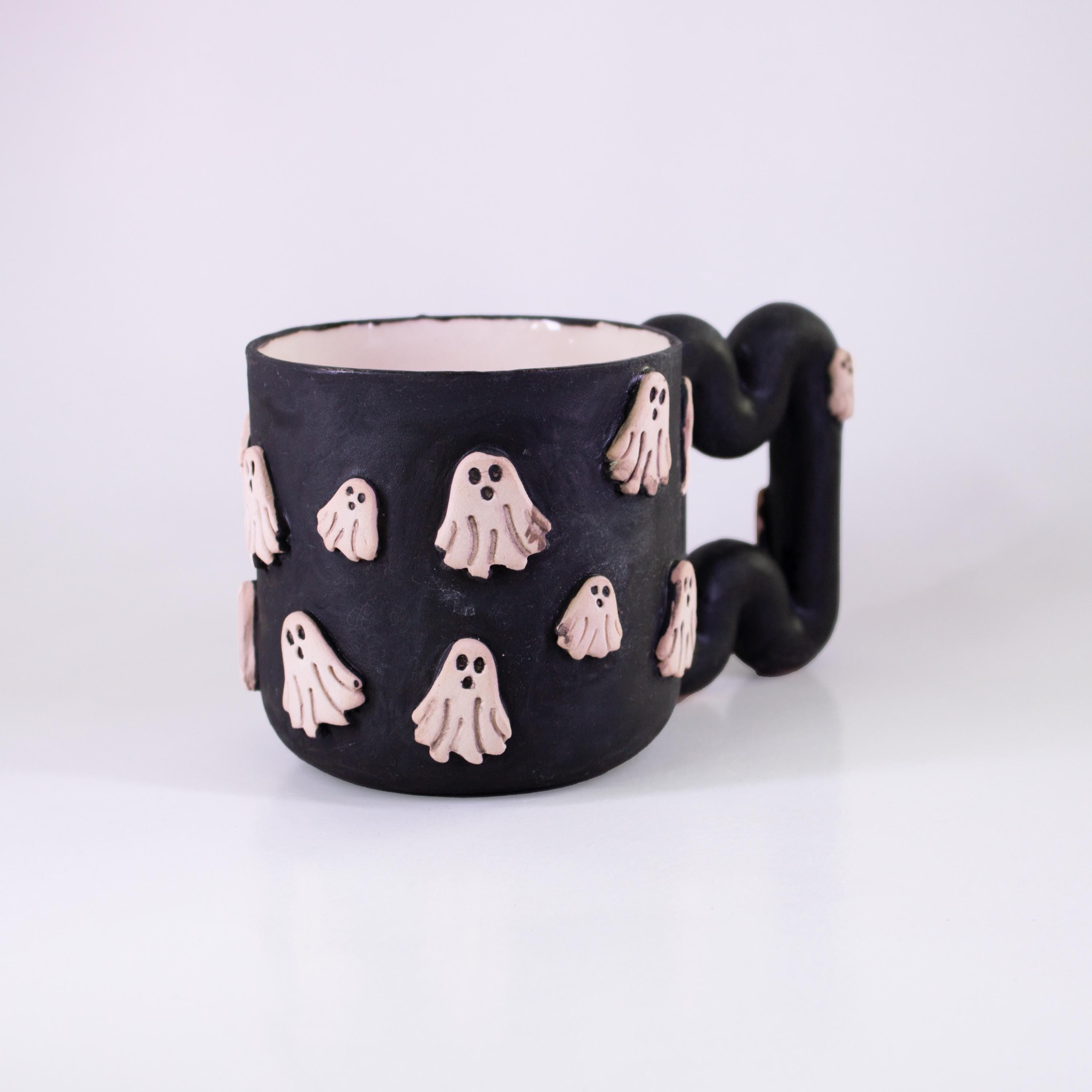 Mini hayaletli mat siyah el yapımı porselen kupa