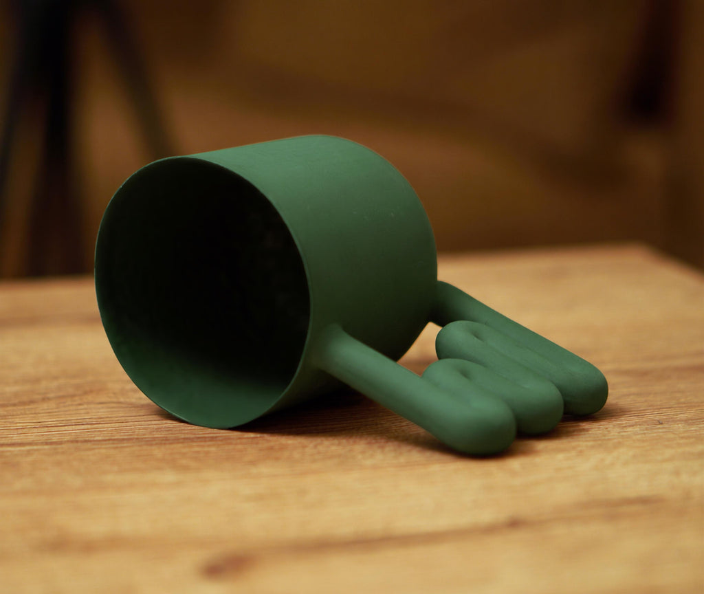 Forest green porcelain mug with stacked wavy handle by HUE Atelier – photo 7