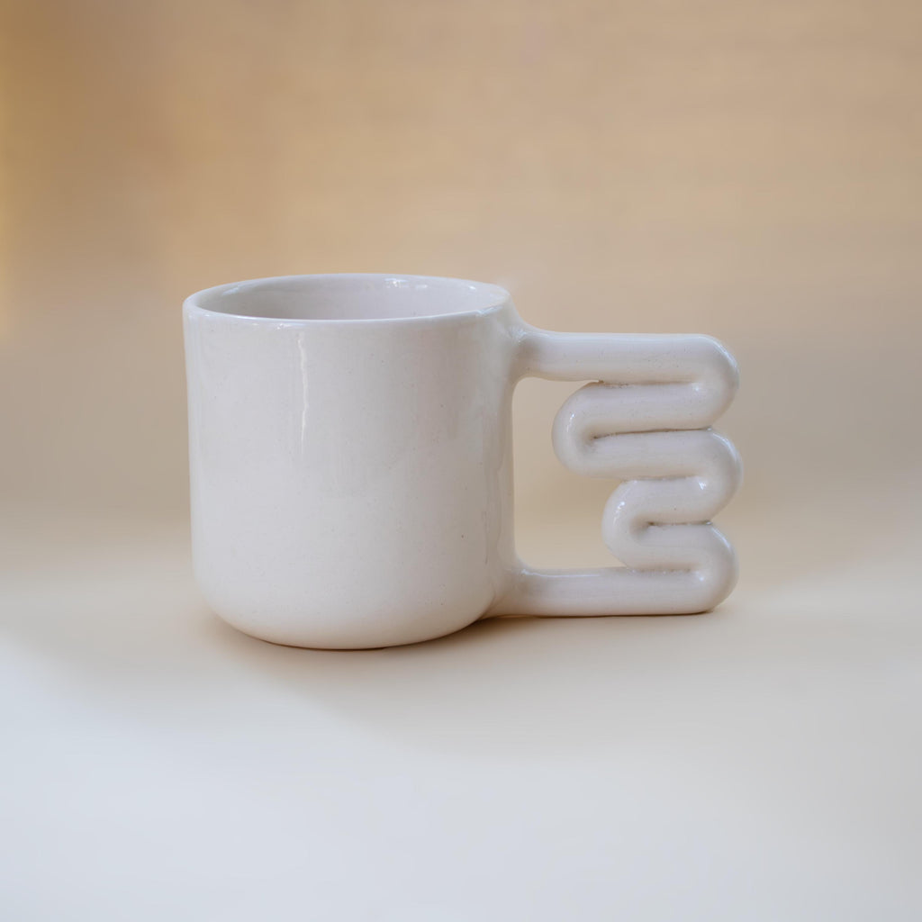 Minimalist glossy porcelain mug with zigzag handle by HUE Atelier