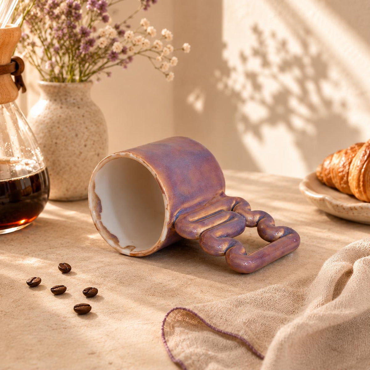 Purple glazed porcelain mug with geometric wavy handle by HUE Atelier – photo 7