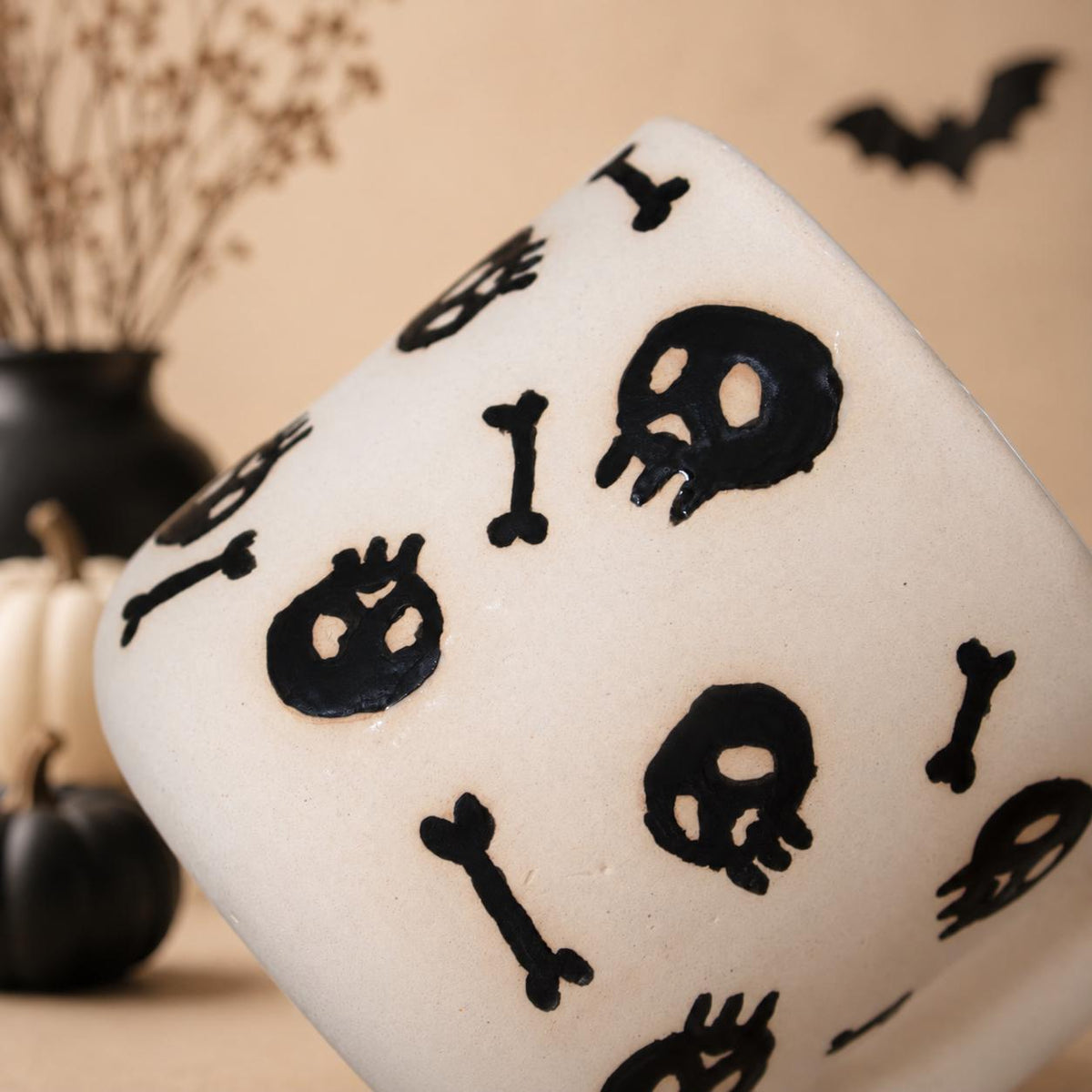 Black and white skull porcelain cup with wavy handle